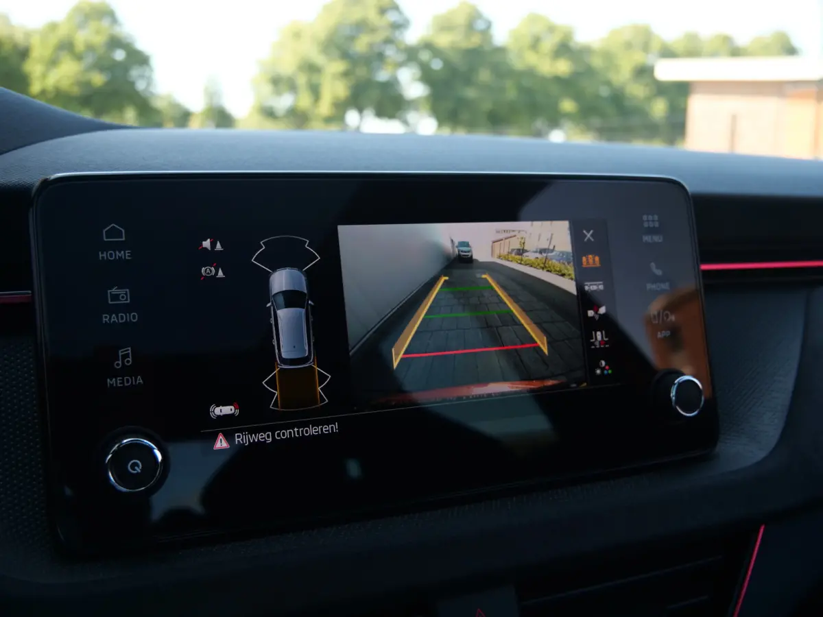 1.0 TSI 116 Pk Business Edition Automaat Apple Carplay / DAB / Camera / Pano-dak