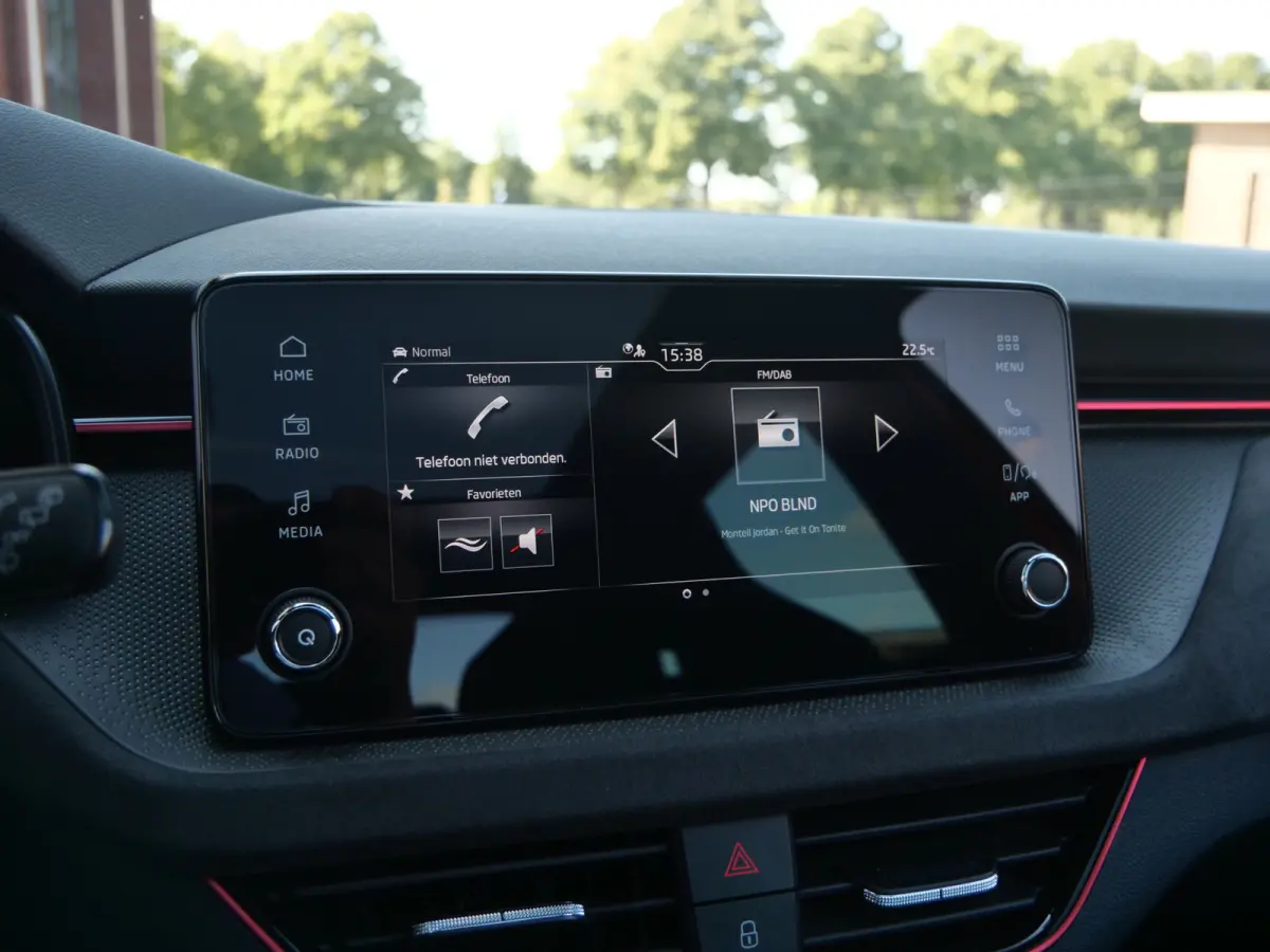 1.0 TSI 116 Pk Business Edition Automaat Apple Carplay / DAB / Camera / Pano-dak