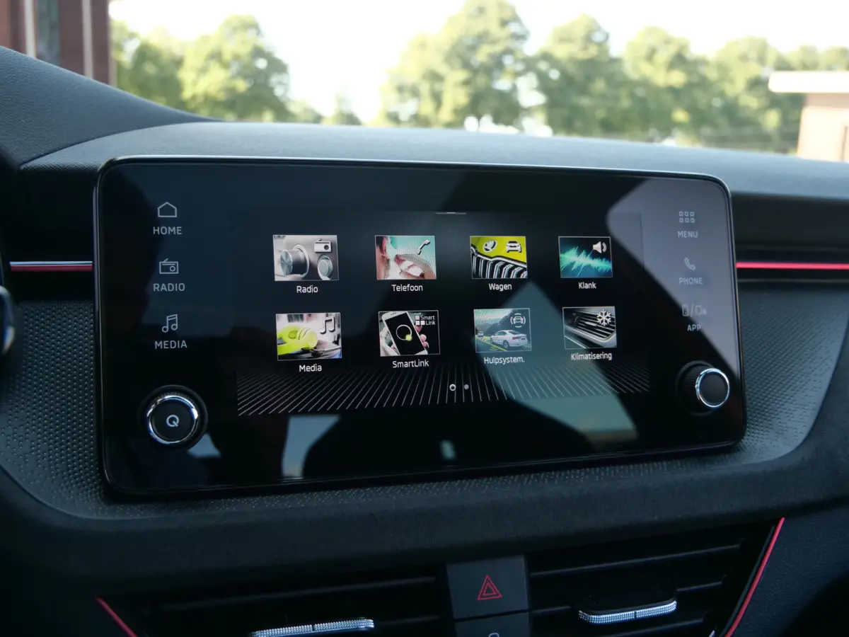 1.0 TSI 116 Pk Business Edition Automaat Apple Carplay / DAB / Camera / Pano-dak