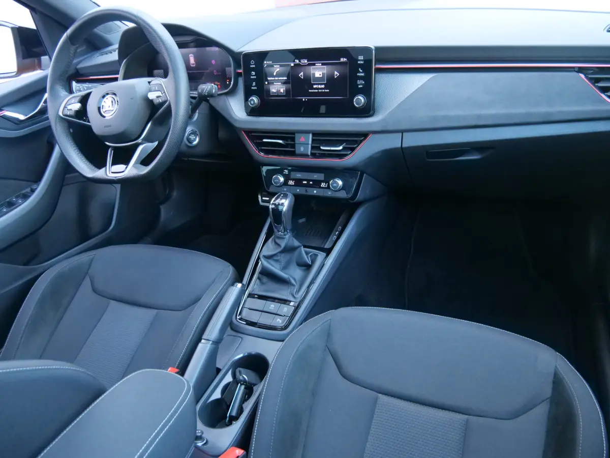 1.0 TSI 116 Pk Business Edition Automaat Apple Carplay / DAB / Camera / Pano-dak