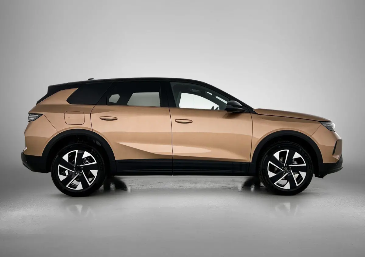 SUV GS Hybrid 145 pk Automaat | Navigatie | Rondomzicht Camera | Verwarmde Comfortstoelen | Elektrische Achterklep met Sensor | Premium Audio | Full-LED Koplampen | Head-up Display | Adaptie