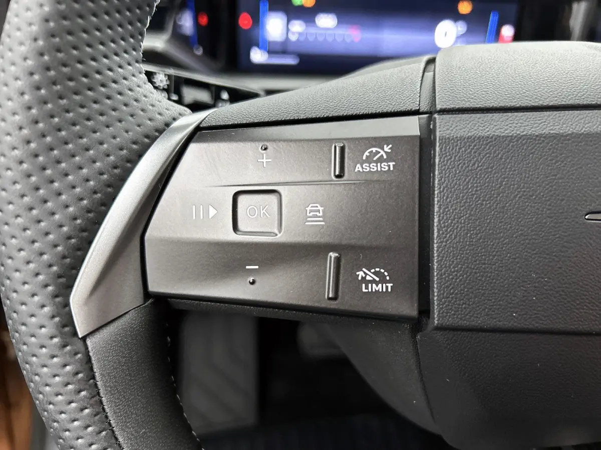 SUV GS Hybrid 145 pk Automaat | Navigatie | Rondomzicht Camera | Verwarmde Comfortstoelen | Elektrische Achterklep met Sensor | Premium Audio | Full-LED Koplampen | Head-up Display | Adaptie