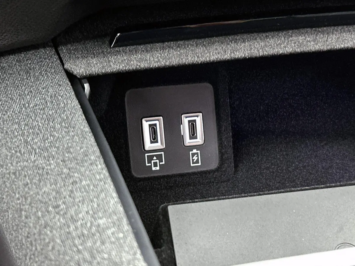 SUV GS Hybrid 145 pk Automaat | Navigatie | Rondomzicht Camera | Verwarmde Comfortstoelen | Elektrische Achterklep met Sensor | Premium Audio | Full-LED Koplampen | Head-up Display | Adaptie