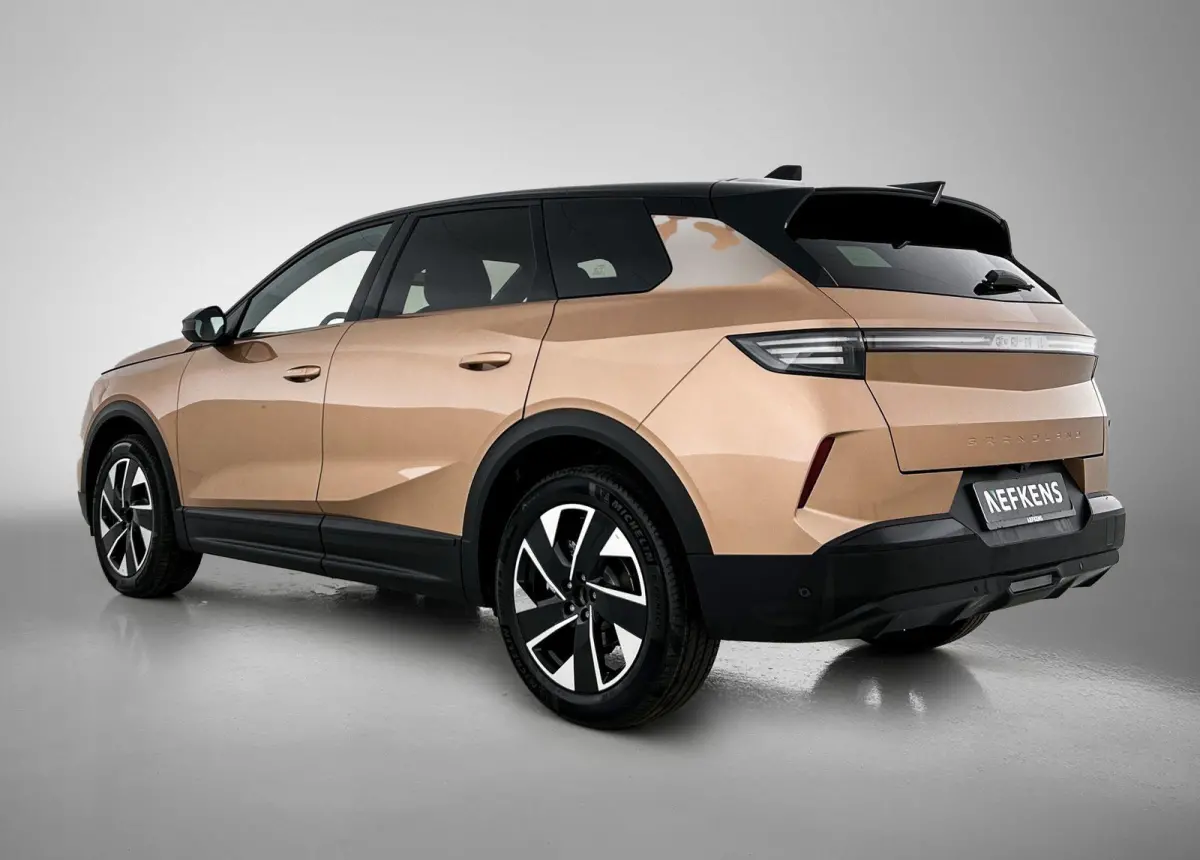 SUV GS Hybrid 145 pk Automaat | Navigatie | Rondomzicht Camera | Verwarmde Comfortstoelen | Elektrische Achterklep met Sensor | Premium Audio | Full-LED Koplampen | Head-up Display | Adaptie