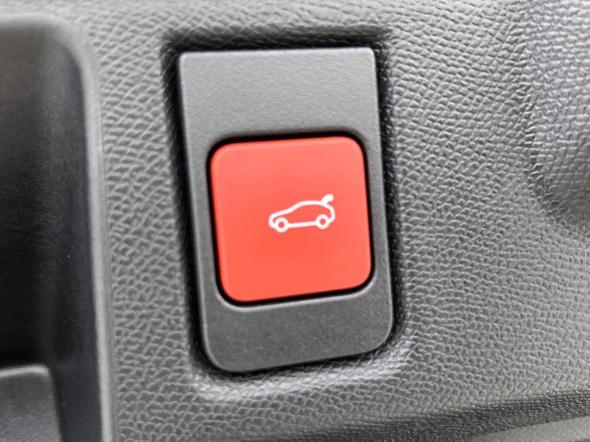 SUV GS Hybrid 145 pk Automaat | Navigatie | Rondomzicht Camera | Verwarmde Comfortstoelen | Elektrische Achterklep met Sensor | Premium Audio | Full-LED Koplampen | Head-up Display | Adaptie