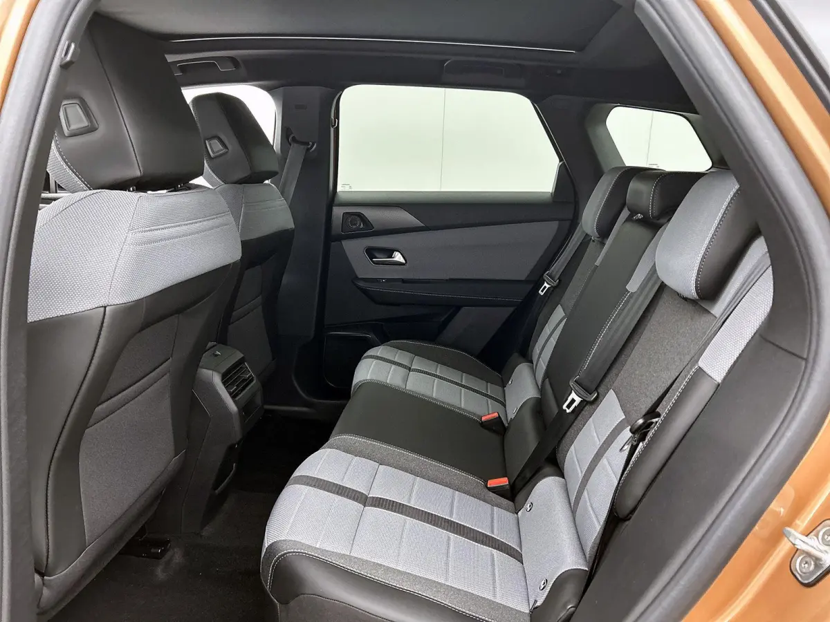 SUV GS Hybrid 145 pk Automaat | Navigatie | Rondomzicht Camera | Verwarmde Comfortstoelen | Elektrische Achterklep met Sensor | Premium Audio | Full-LED Koplampen | Head-up Display | Adaptie