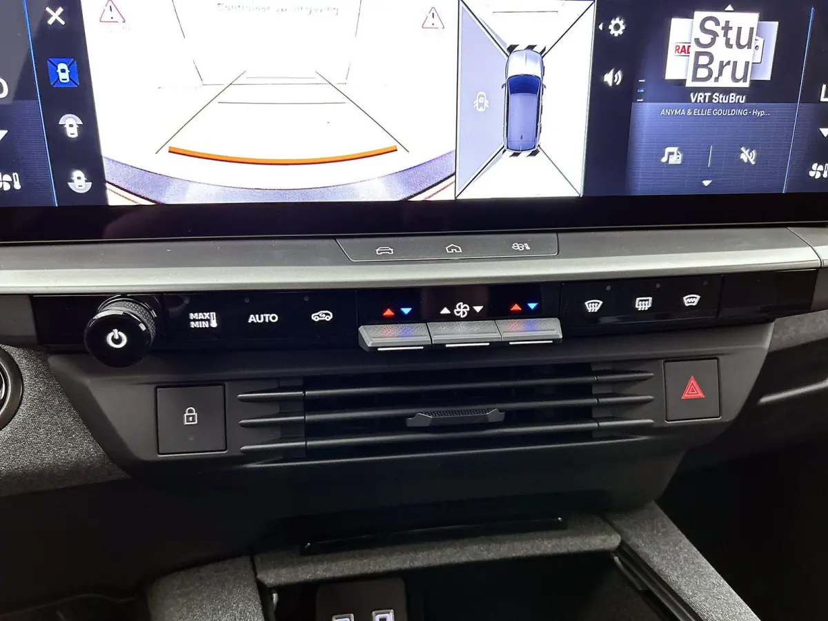 SUV GS Hybrid 145 pk Automaat | Navigatie | Rondomzicht Camera | Verwarmde Comfortstoelen | Elektrische Achterklep met Sensor | Premium Audio | Full-LED Koplampen | Head-up Display | Adaptie