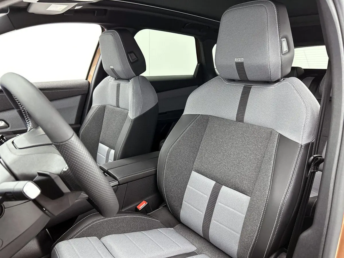 SUV GS Hybrid 145 pk Automaat | Navigatie | Rondomzicht Camera | Verwarmde Comfortstoelen | Elektrische Achterklep met Sensor | Premium Audio | Full-LED Koplampen | Head-up Display | Adaptie