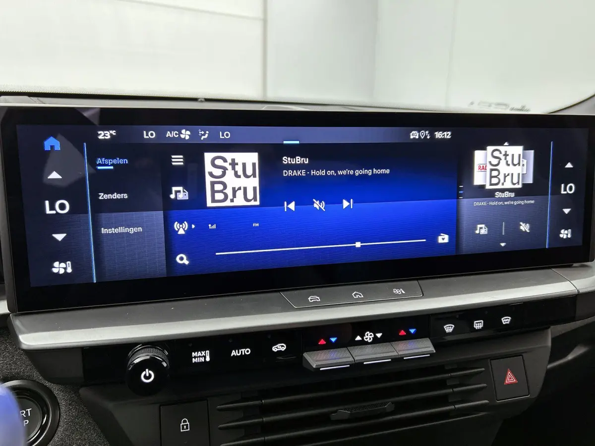 SUV GS Hybrid 145 pk Automaat | Navigatie | Rondomzicht Camera | Verwarmde Comfortstoelen | Elektrische Achterklep met Sensor | Premium Audio | Full-LED Koplampen | Head-up Display | Adaptie