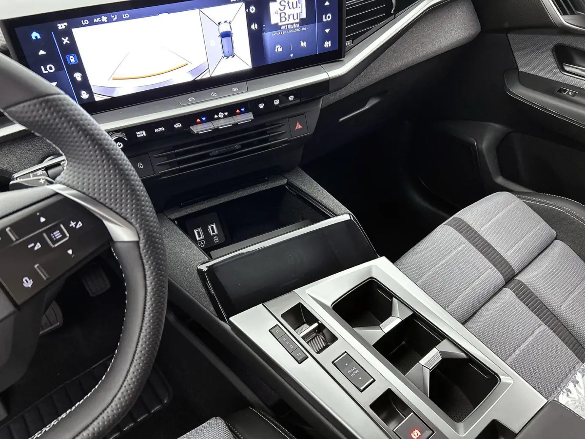 SUV GS Hybrid 145 pk Automaat | Navigatie | Rondomzicht Camera | Verwarmde Comfortstoelen | Elektrische Achterklep met Sensor | Premium Audio | Full-LED Koplampen | Head-up Display | Adaptie