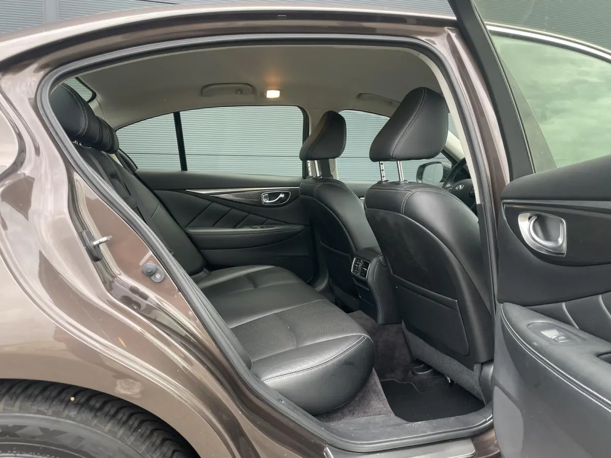 2.0t Business Premium + | Bose | Trekhaak | Leder | Camera
