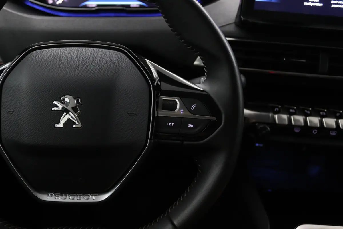 1.2*130PK*NAVI*ECC*CRUISE*CAMERA*CARPLAY*RIEM.VV*