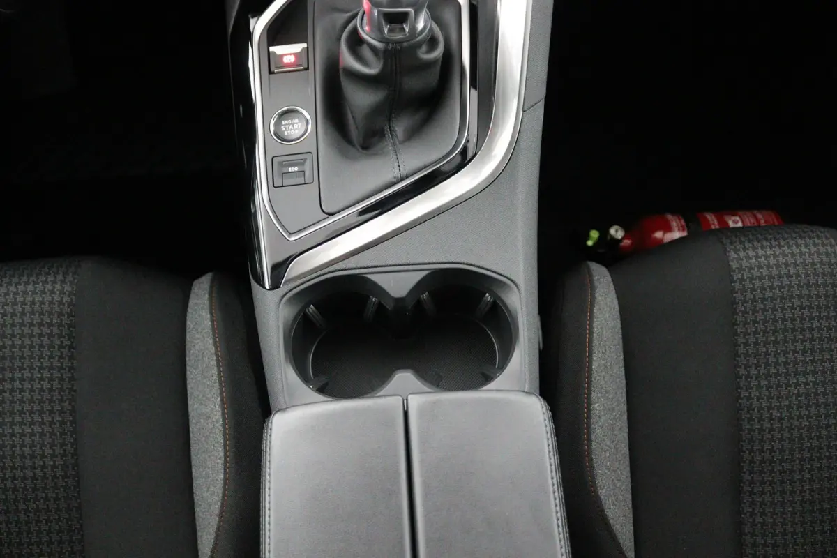 1.2*130PK*NAVI*ECC*CRUISE*CAMERA*CARPLAY*RIEM.VV*