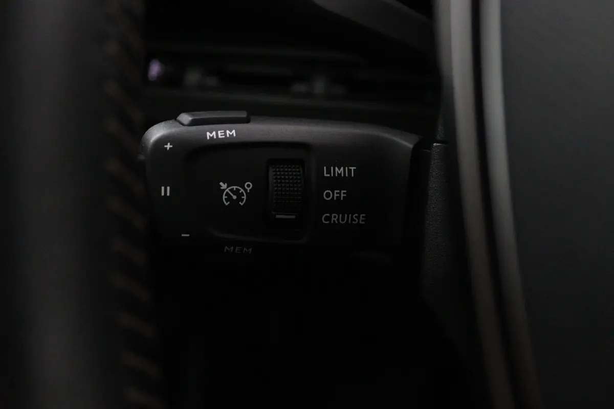 1.2*130PK*NAVI*ECC*CRUISE*CAMERA*CARPLAY*RIEM.VV*
