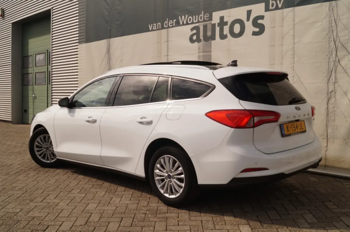 1.0 EcoBoost 155pk Hybrid Titanium X Business -PANO-