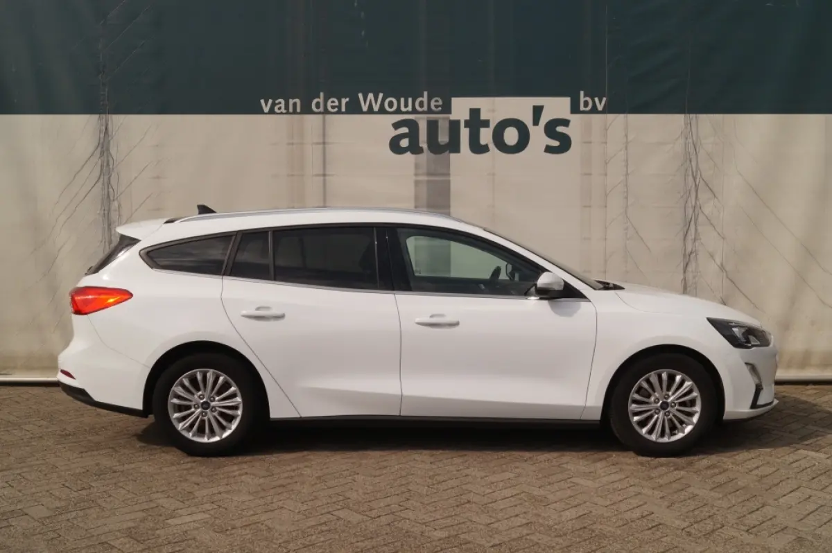 1.0 EcoBoost 155pk Hybrid Titanium X Business -PANO-