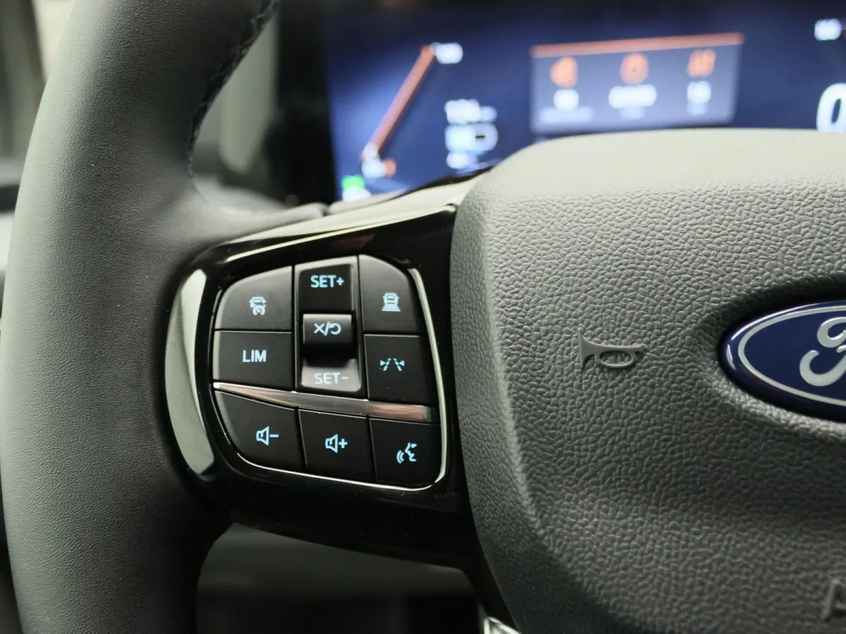 Cust. 320 L2H1 Limited 65 kWh | Te bestellen | Inklapbare trekhaak | 0,99% financiallease | Adaptieve Cruise Control |