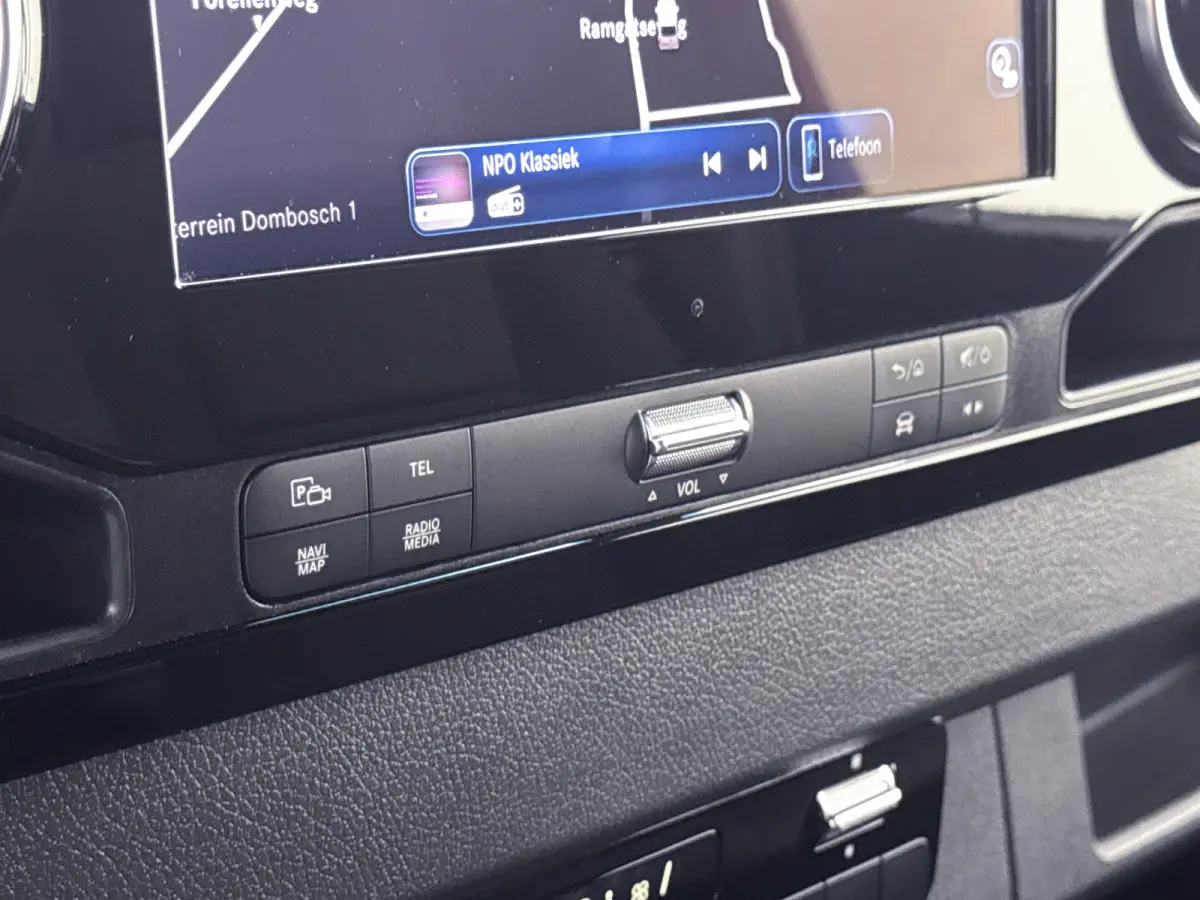 317 1.9 PRO L3H2 Navigatie Achteruitrijcamera Led 3500 KG Trekgewicht Cruise Control
