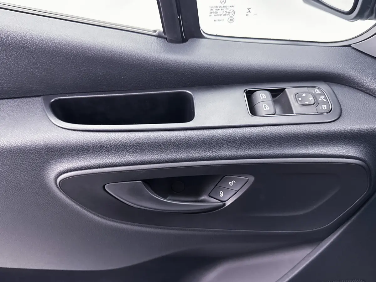317 1.9 PRO L3H2 Navigatie Achteruitrijcamera Led 3500 KG Trekgewicht Cruise Control