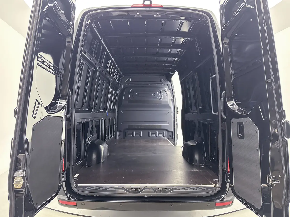317 1.9 PRO L3H2 Navigatie Achteruitrijcamera Led 3500 KG Trekgewicht Cruise Control