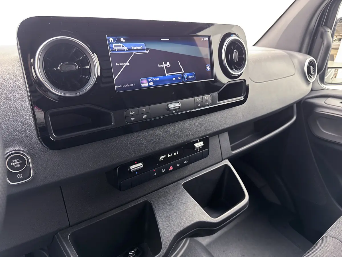 317 1.9 PRO L3H2 Navigatie Achteruitrijcamera Led 3500 KG Trekgewicht Cruise Control