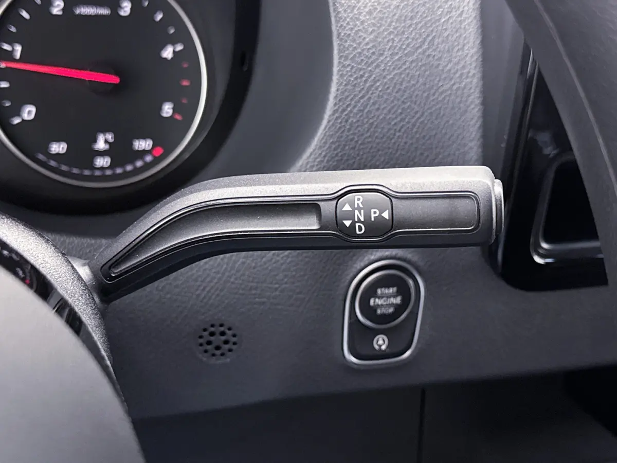 317 1.9 PRO L3H2 Navigatie Achteruitrijcamera Led 3500 KG Trekgewicht Cruise Control