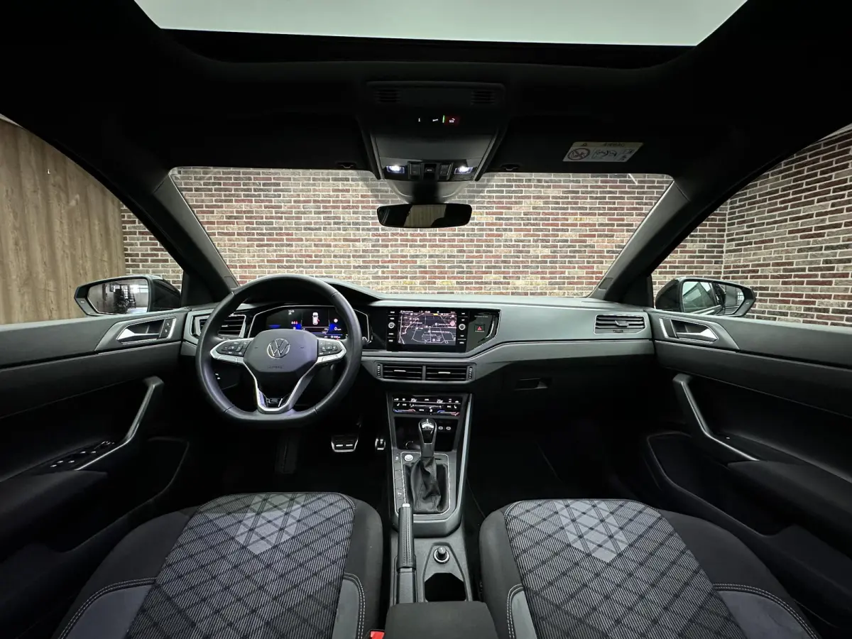 1.0 TSI R-Line Business | Dak| IQ Light| Keyless| Navi|