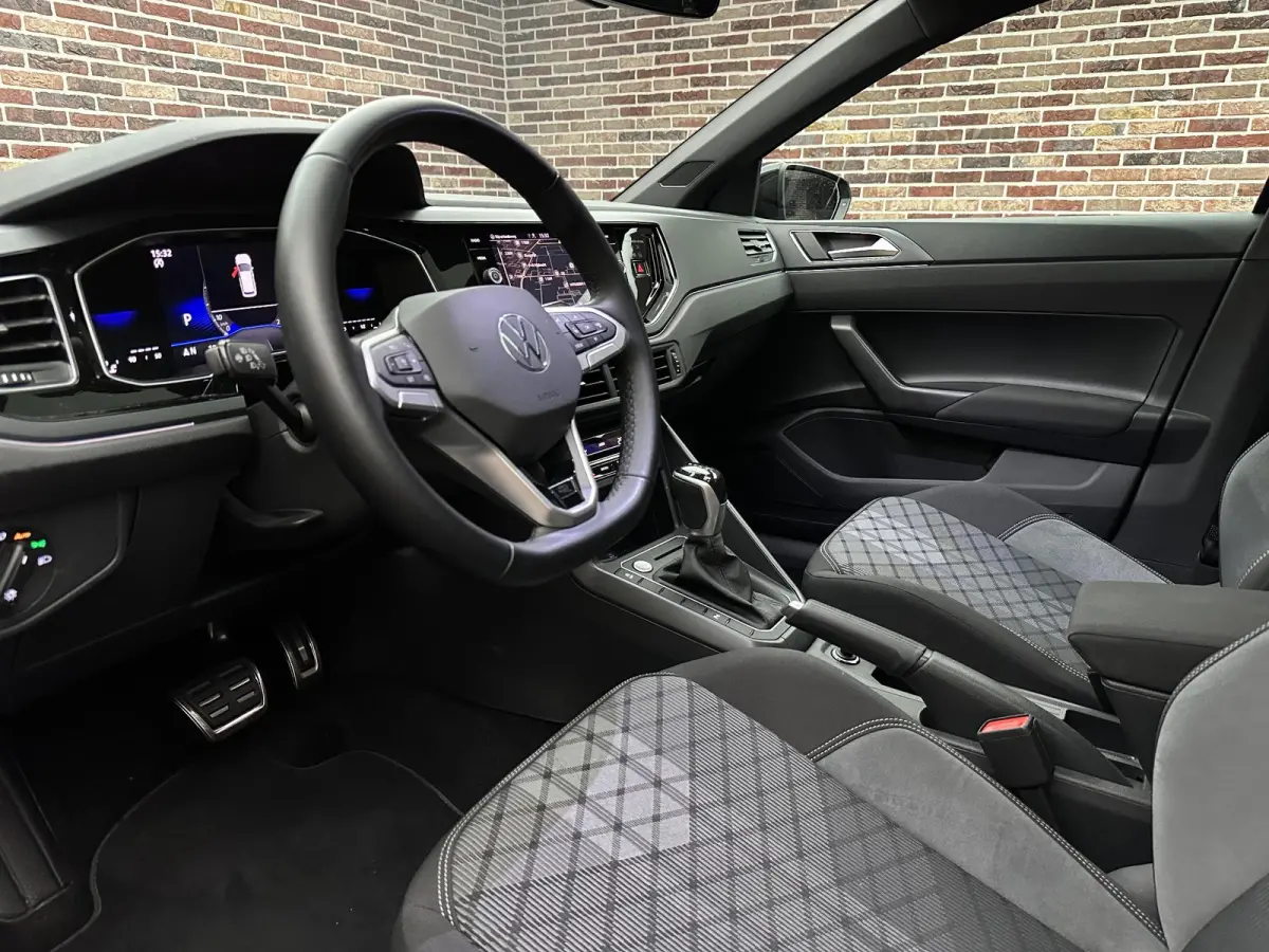 1.0 TSI R-Line Business | Dak| IQ Light| Keyless| Navi|