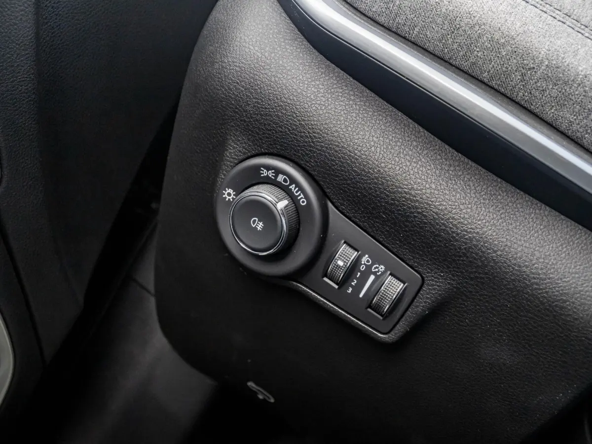 1.5T e-Hybrid Longitude | Clima | Cruise | Camera | Apple Carplay | Winter Pack