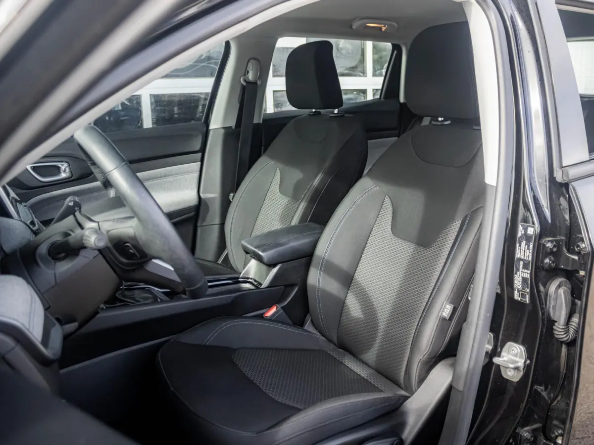 1.5T e-Hybrid Longitude | Clima | Cruise | Camera | Apple Carplay | Winter Pack