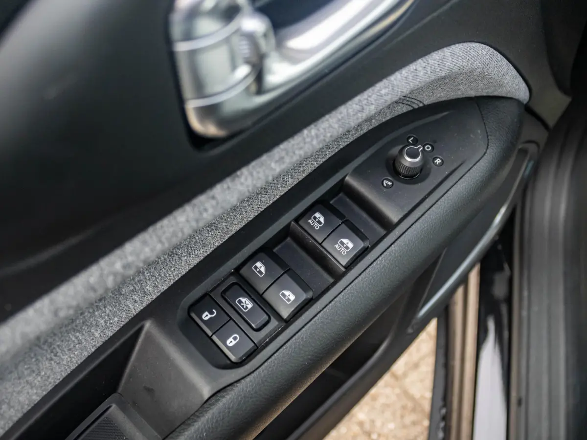 1.5T e-Hybrid Longitude | Clima | Cruise | Camera | Apple Carplay | Winter Pack