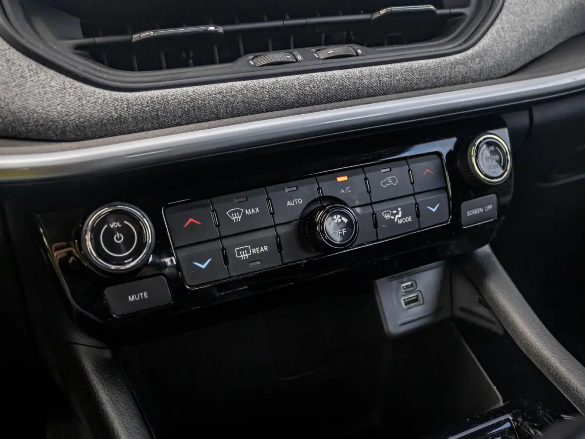 1.5T e-Hybrid Longitude | Clima | Cruise | Camera | Apple Carplay | Winter Pack