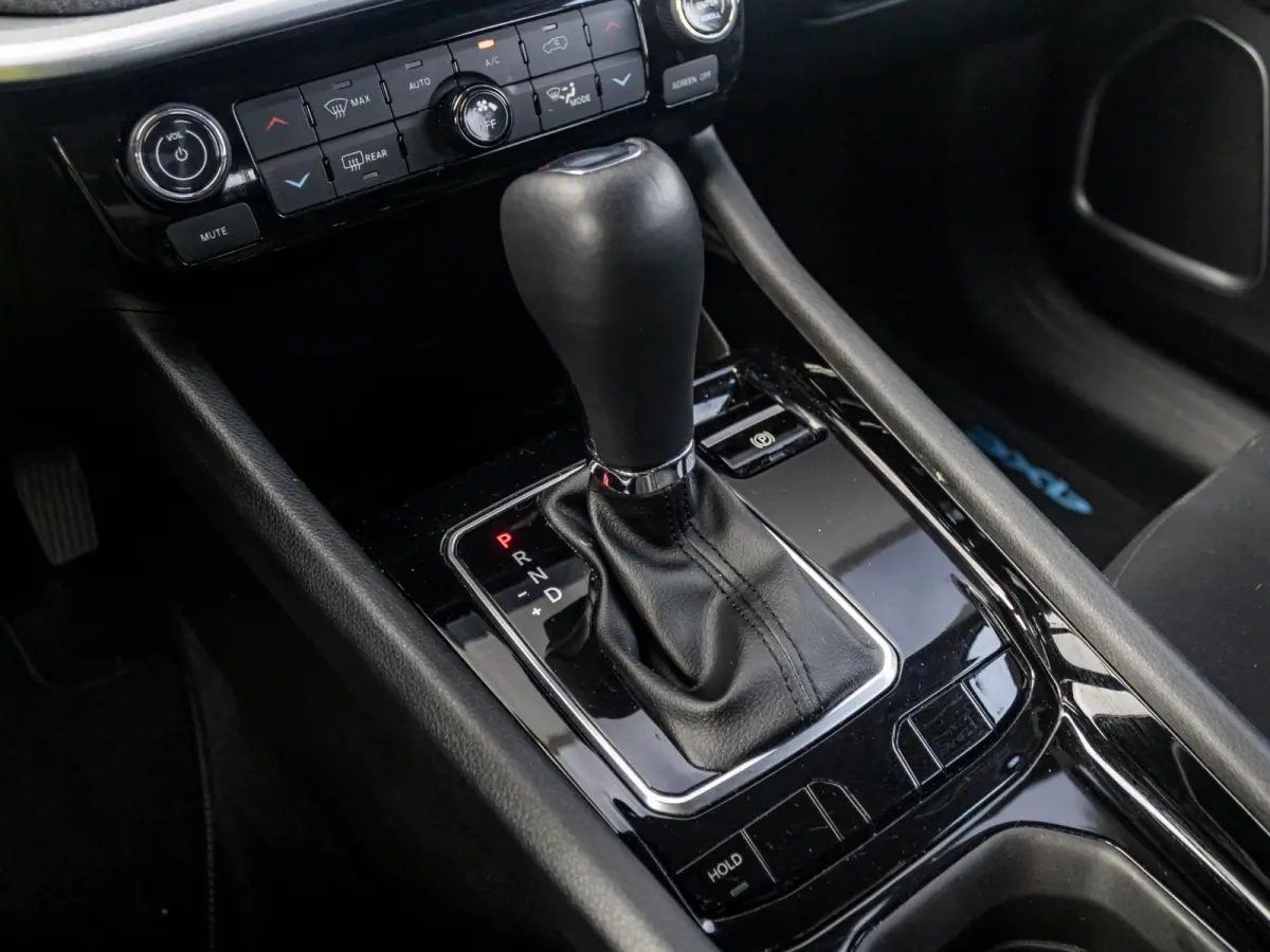1.5T e-Hybrid Longitude | Clima | Cruise | Camera | Apple Carplay | Winter Pack