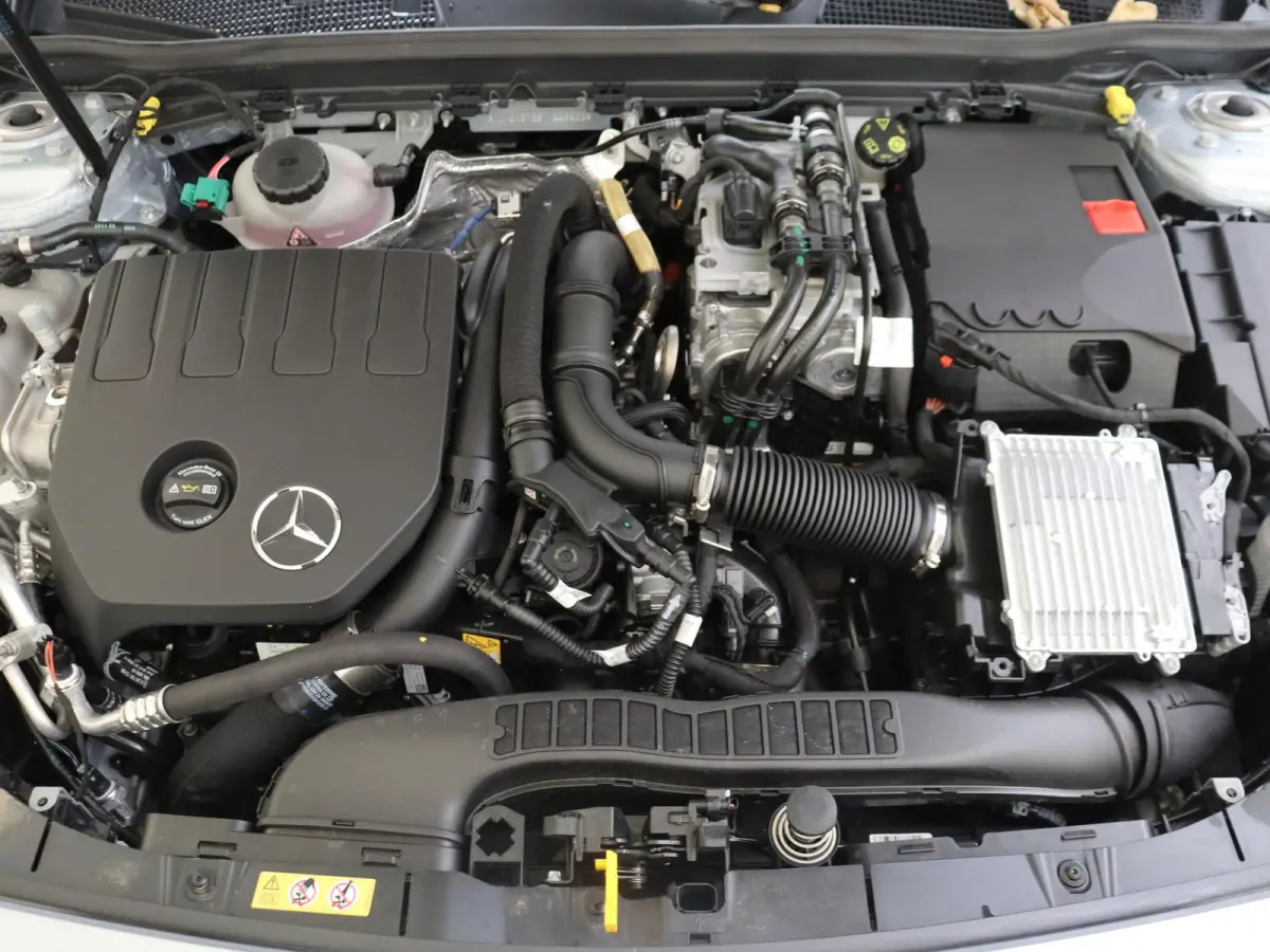 250 e Star Edition AMG Line / Stoelverwarming / 360Graden-Camera / Panorama-schuifdak / Memory-Stoelen / Multispaaks-Velgen / Night-Pakket /
