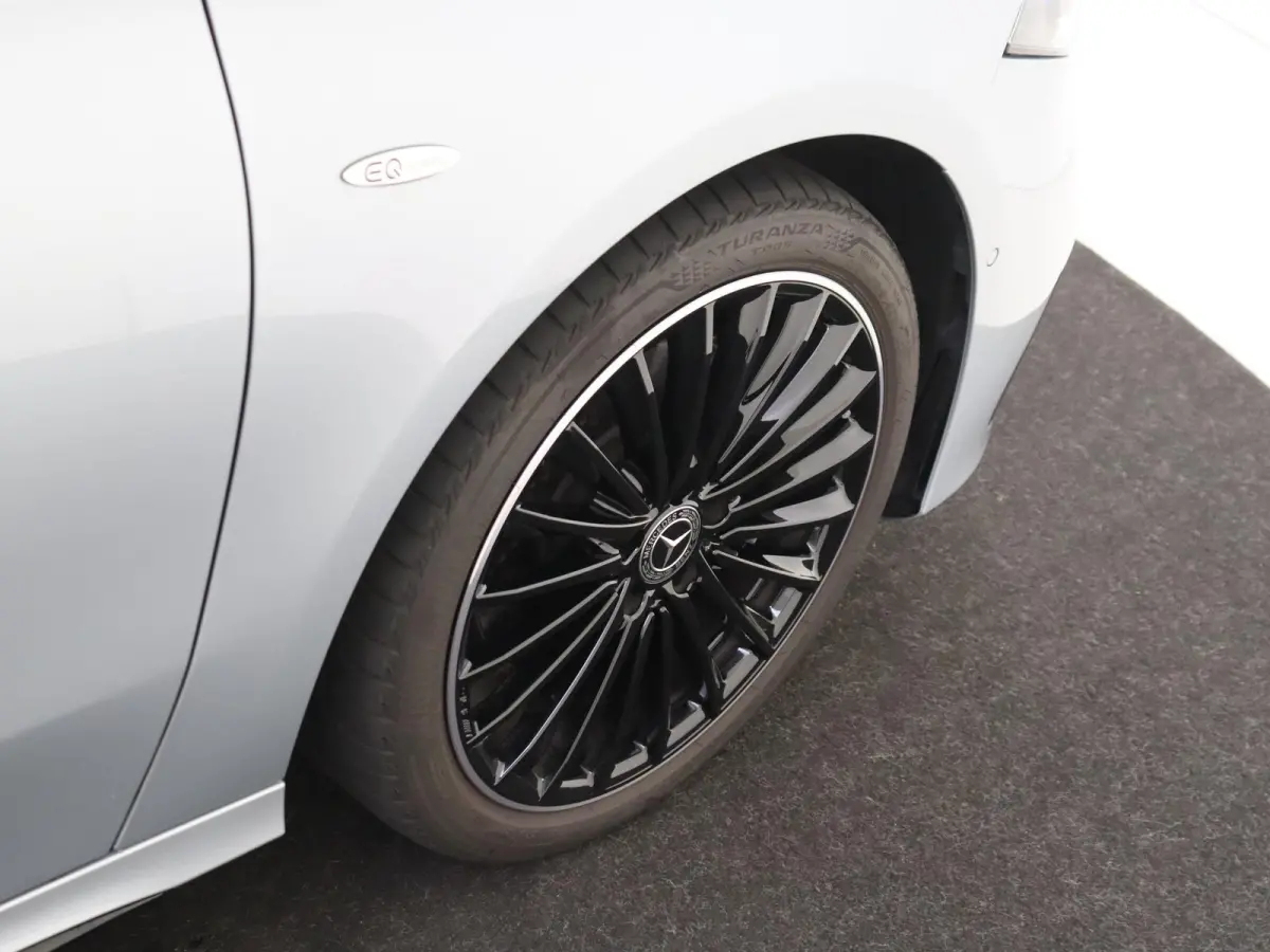 250 e Star Edition AMG Line / Stoelverwarming / 360Graden-Camera / Panorama-schuifdak / Memory-Stoelen / Multispaaks-Velgen / Night-Pakket /