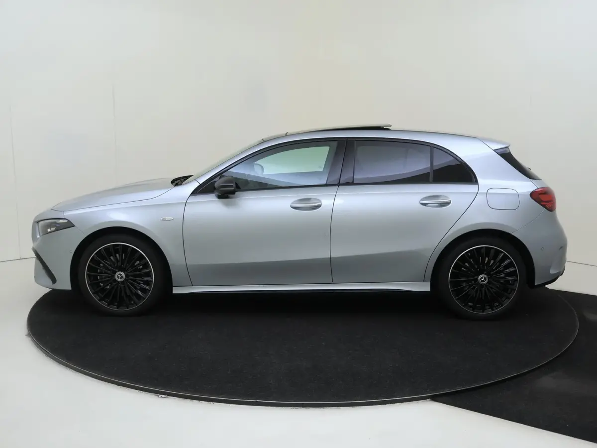 250 e Star Edition AMG Line / Stoelverwarming / 360Graden-Camera / Panorama-schuifdak / Memory-Stoelen / Multispaaks-Velgen / Night-Pakket /