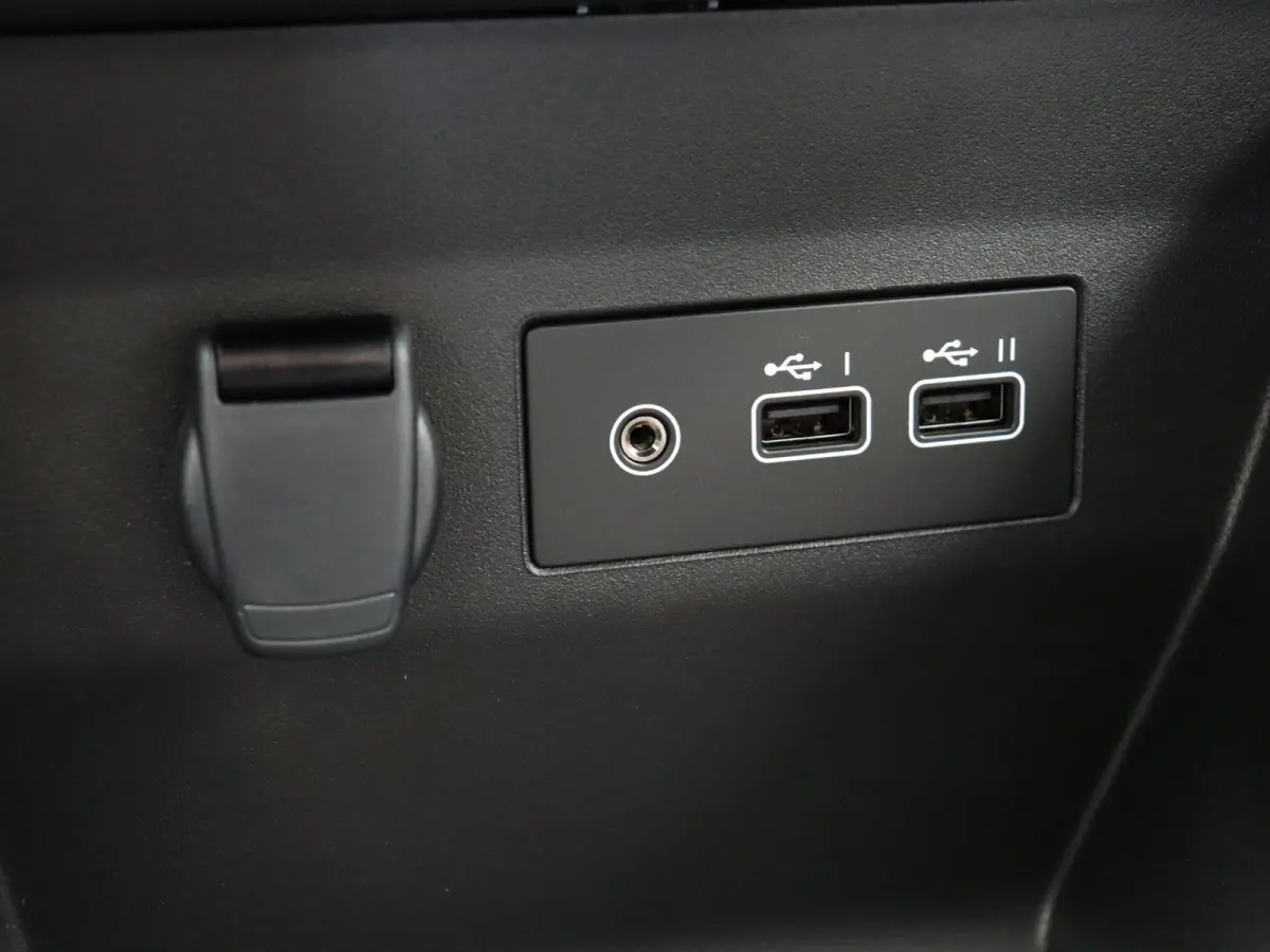 TCe 90pk GPF evolution | Achteruitrijcamera | Handsfree card | Navigatie |