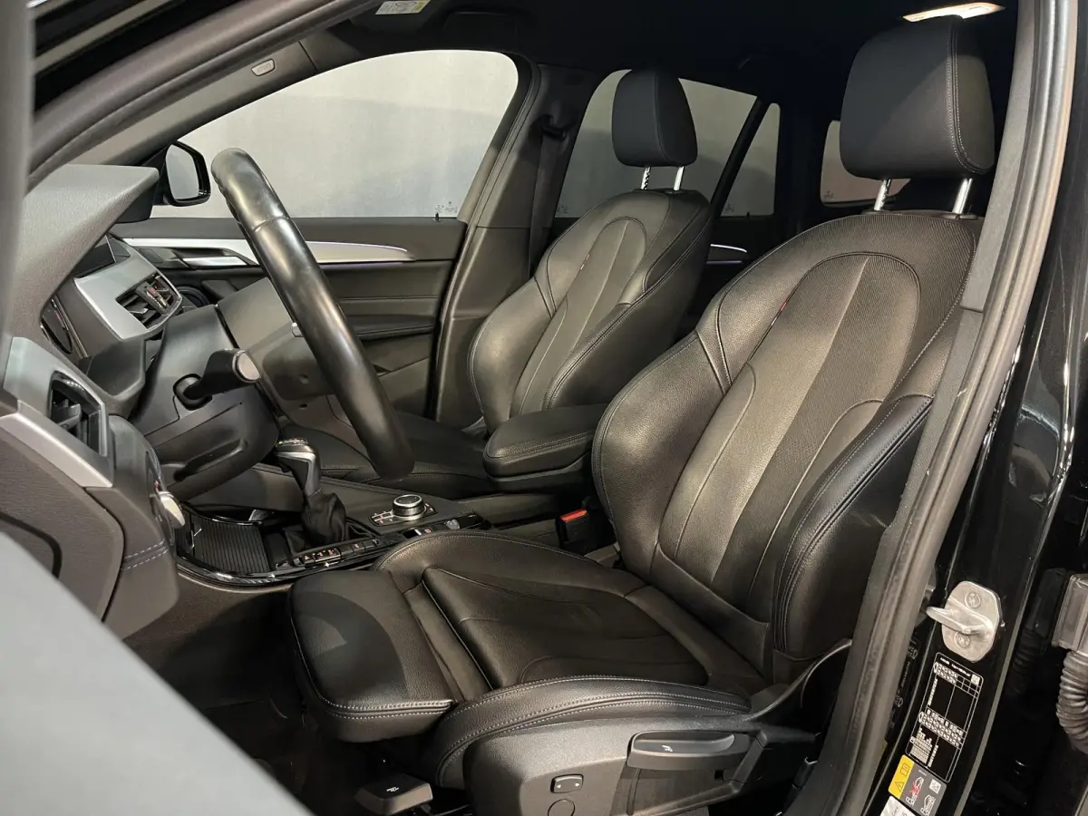 xDrive25e High Executive M Sport 18''/VOL Leder/Trekhaak/Stoelverwarming/Sportstoelen/Elektrische Klep/LED/DAB/Navigatie/PDC