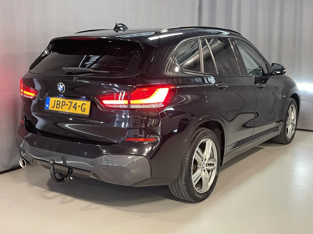 xDrive25e High Executive M Sport 18''/VOL Leder/Trekhaak/Stoelverwarming/Sportstoelen/Elektrische Klep/LED/DAB/Navigatie/PDC