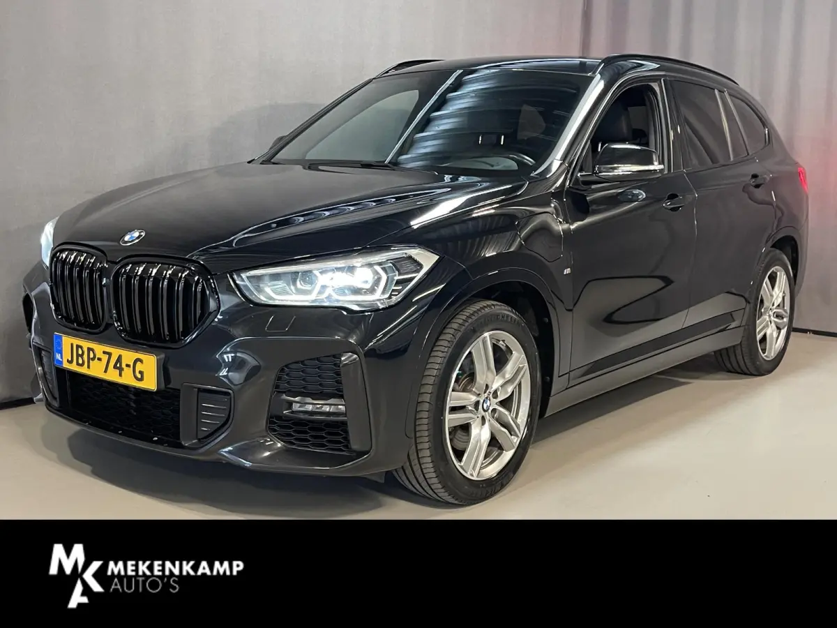 xDrive25e High Executive M Sport 18''/VOL Leder/Trekhaak/Stoelverwarming/Sportstoelen/Elektrische Klep/LED/DAB/Navigatie/PDC