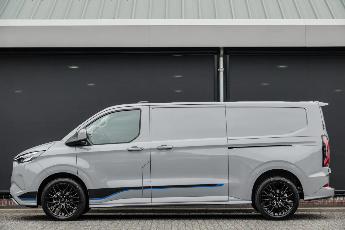 L2H1 2.5 PHEV 233Pk | Sport | Plug In Hybrid | B&O Sound | 360° Camera | 2x schuifdeur | Trekhaak | 20'' Grey Matter