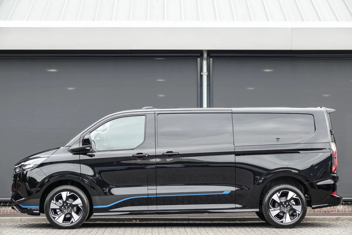 L2H1 2.5 PHEV 233Pk | Sport | Plug In Hybrid | B&O Sound | 360° Camera | 2x schuifdeur | Trekhaak | 19'' Agate Black