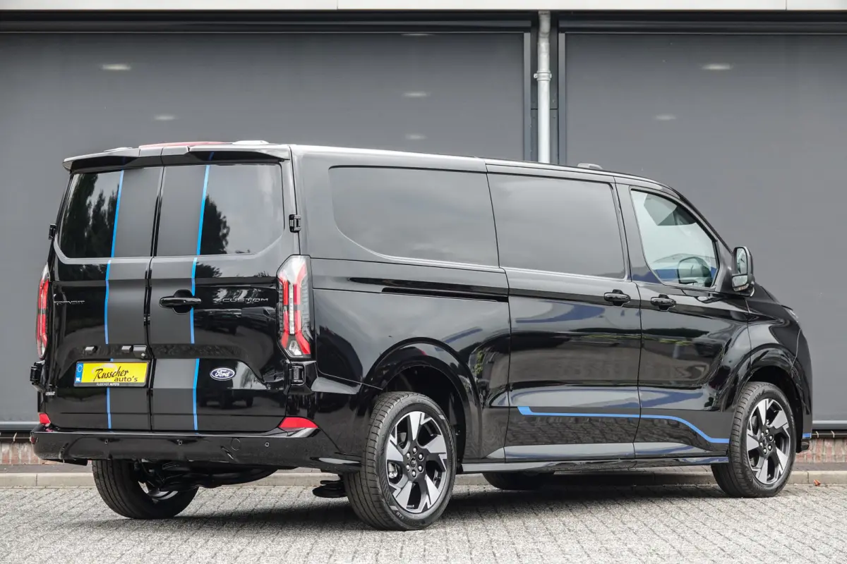 L2H1 2.5 PHEV 233Pk | Sport | Plug In Hybrid | B&O Sound | 360° Camera | 2x schuifdeur | Trekhaak | 19'' Agate Black