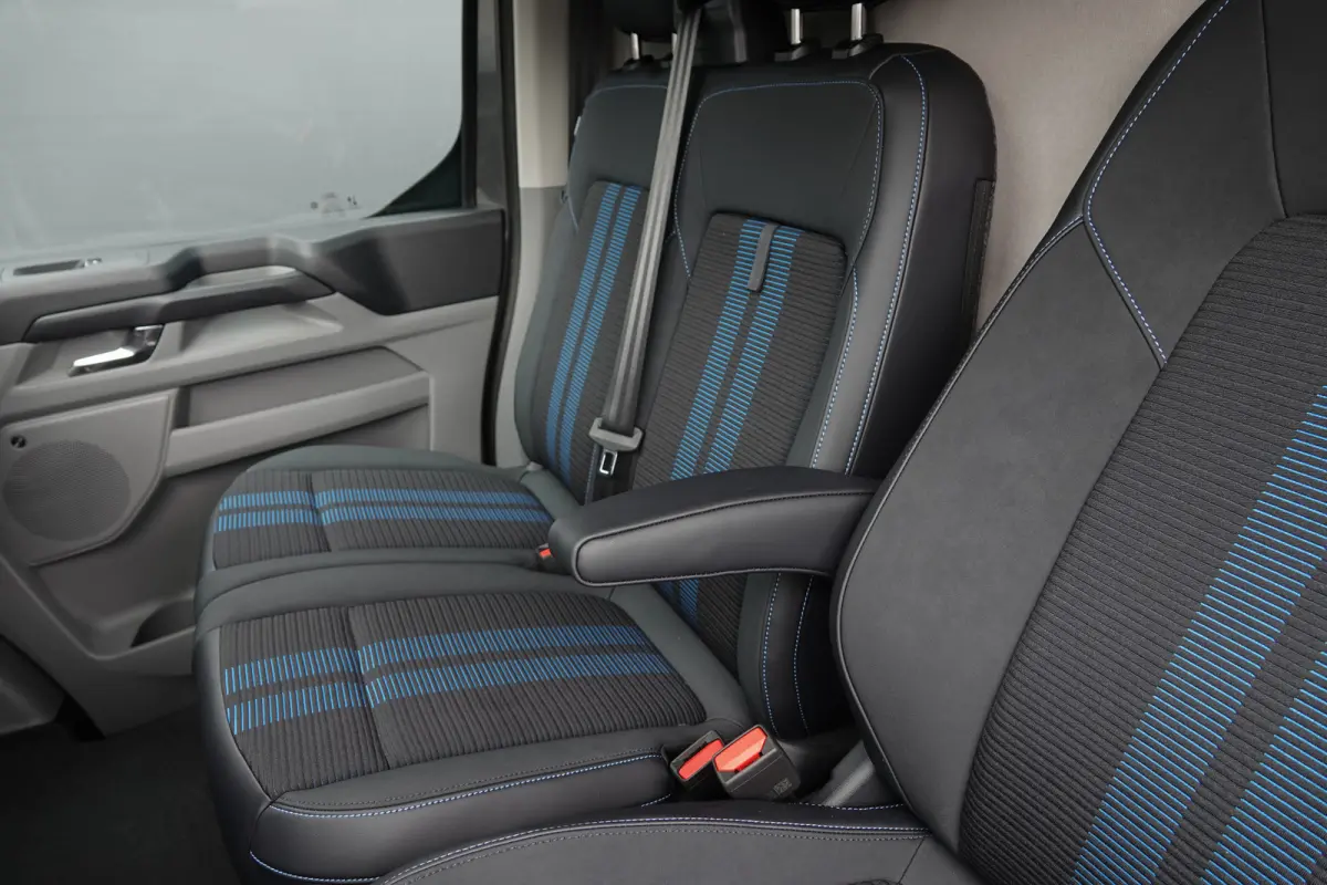 L2H1 2.5 PHEV 233Pk | Sport | Plug In Hybrid | B&O Sound | 360° Camera | 2x schuifdeur | Trekhaak | 20'' Magnetic Grey