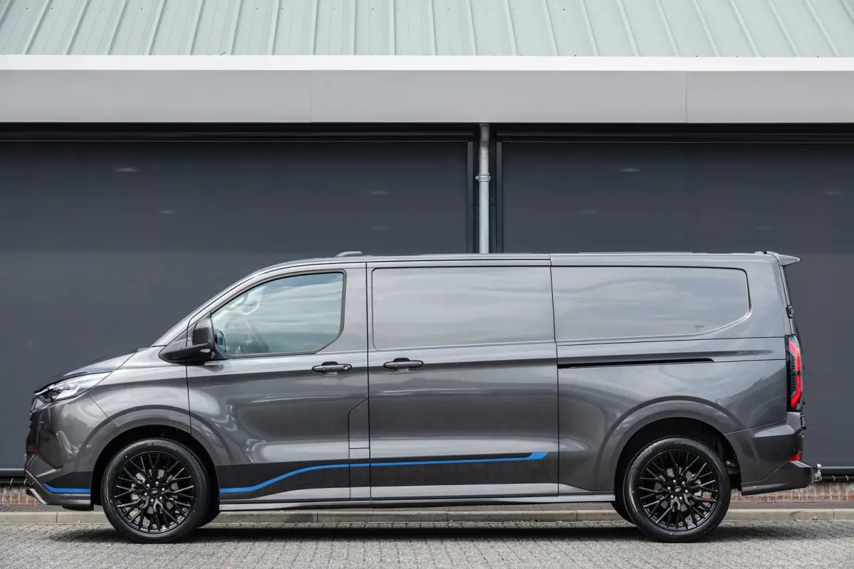 L2H1 2.5 PHEV 233Pk | Sport | Plug In Hybrid | B&O Sound | 360° Camera | 2x schuifdeur | Trekhaak | 20'' Magnetic Grey