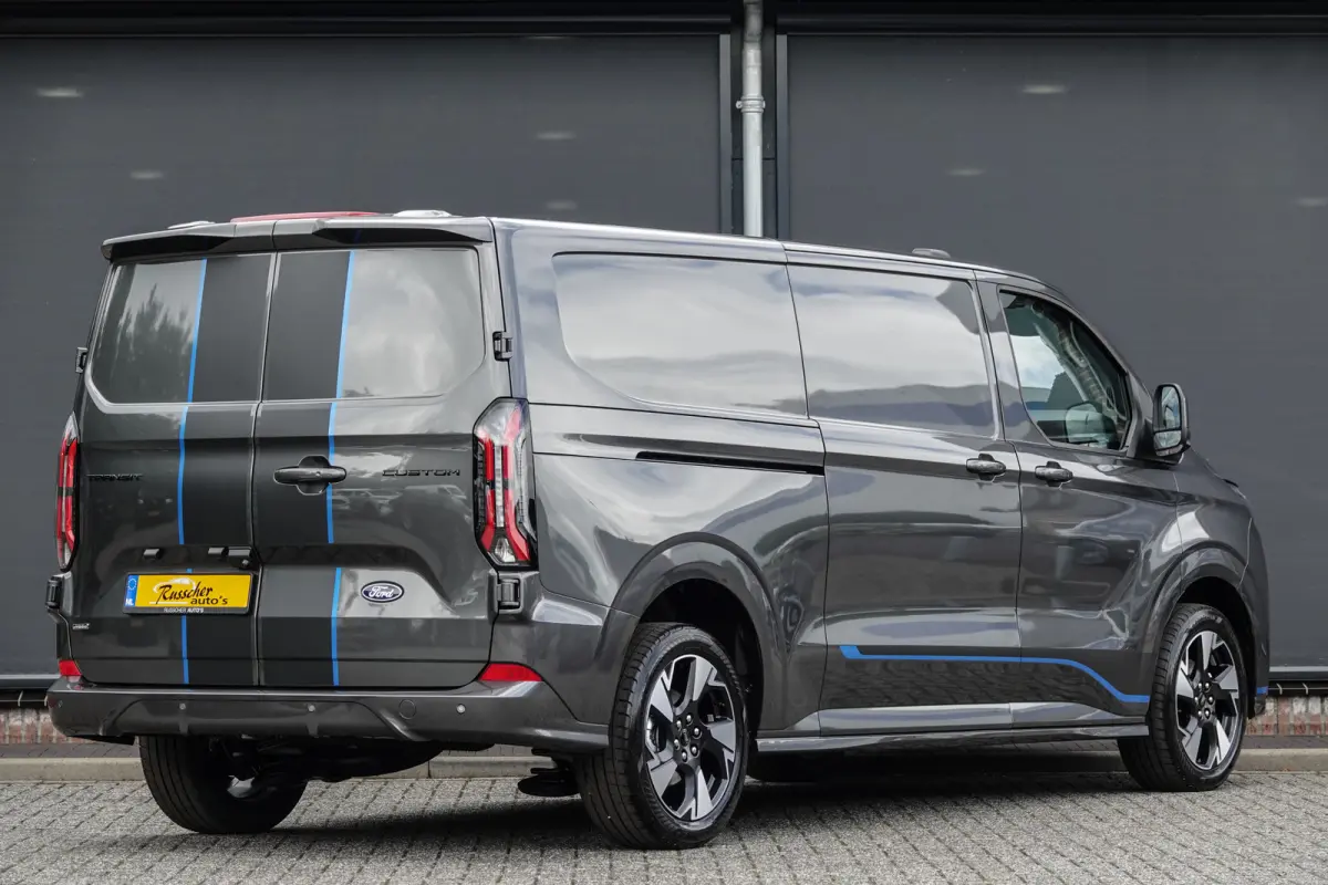 L2H1 2.5 PHEV 233Pk | Sport | Plug In Hybrid | B&O Sound | 360° Camera | 2x schuifdeur | Trekhaak | 19'' Magnetic Grey