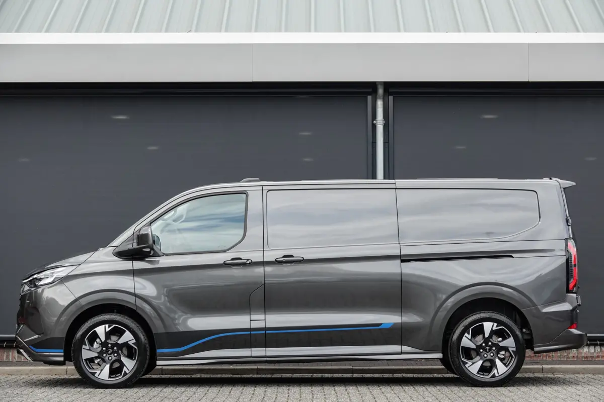 L2H1 2.5 PHEV 233Pk | Sport | Plug In Hybrid | B&O Sound | 360° Camera | 2x schuifdeur | Trekhaak | 19'' Magnetic Grey