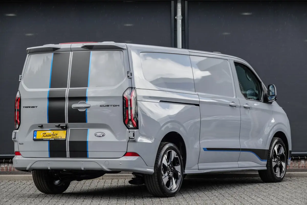 L2H1 2.5 PHEV 233Pk | Sport | Plug In Hybrid | B&O Sound | 360° Camera | 2x schuifdeur | Trekhaak | 19'' Grey Matter