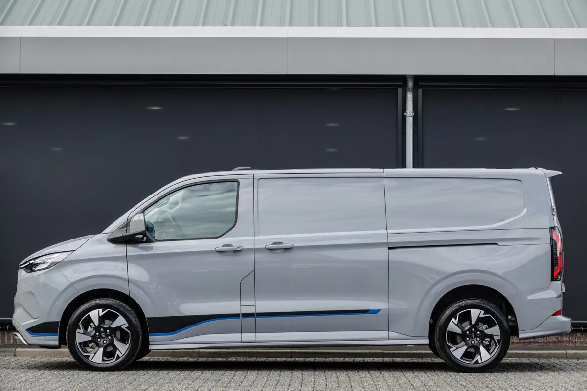 L2H1 2.5 PHEV 233Pk | Sport | Plug In Hybrid | B&O Sound | 360° Camera | 2x schuifdeur | Trekhaak | 19'' Grey Matter