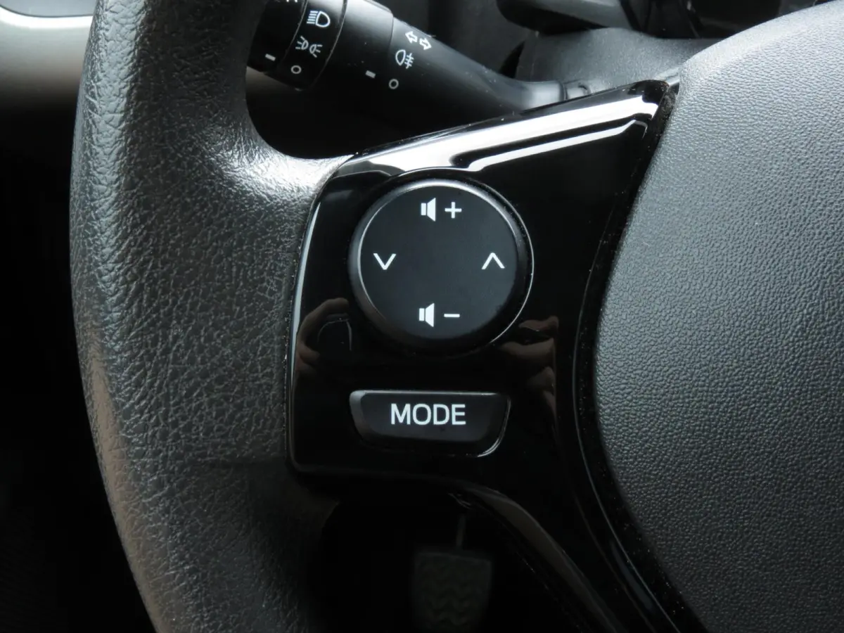 1.0 e-VTi 5-DEURS | AIRCO | LICHTMETALEN VELGEN | BLUETOOTH RADIO | NAP |